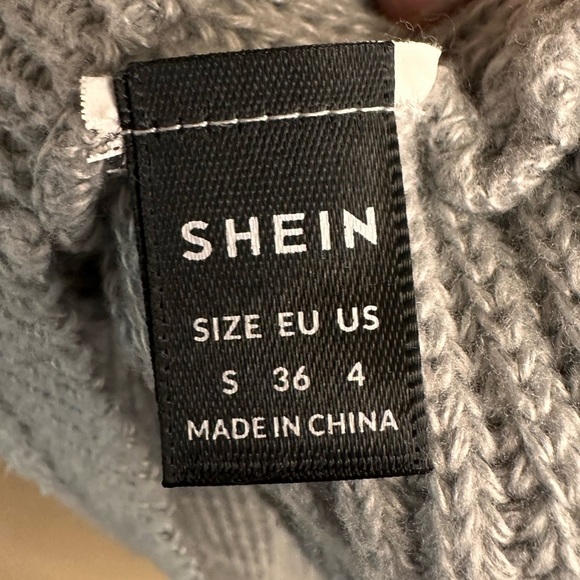 SHEIN Women’s Cropped Crossover Knit Sweater Size Small Gray - Picture 2 of 3